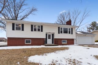 4309 Crestview Drive, Cedar Falls, IA 50613