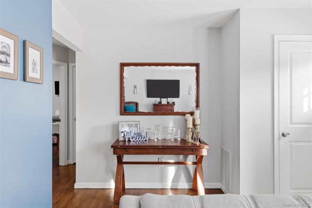 30 Linwood Place, Massapequa Park, NY 11762