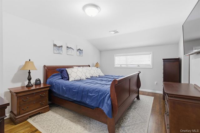 30 Linwood Place, Massapequa Park, NY 11762