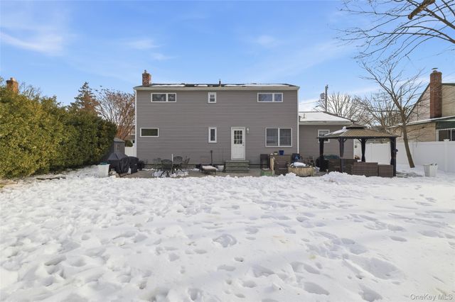 30 Linwood Place, Massapequa Park, NY 11762