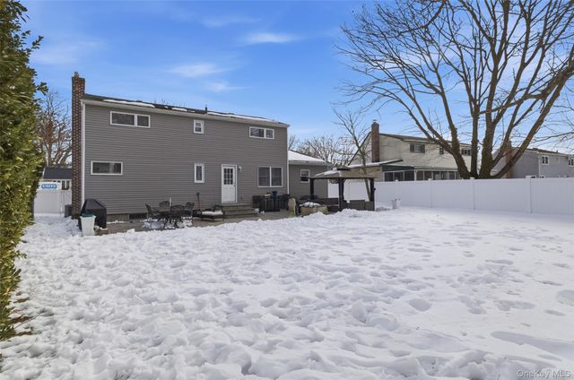 30 Linwood Place, Massapequa Park, NY 11762