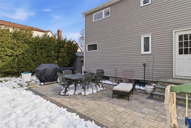 30 Linwood Place, Massapequa Park, NY 11762