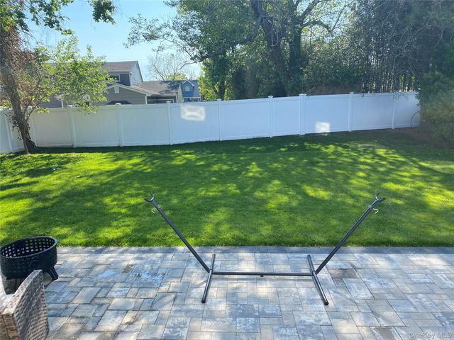 30 Linwood Place, Massapequa Park, NY 11762