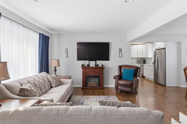 30 Linwood Place, Massapequa Park, NY 11762