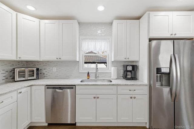 30 Linwood Place, Massapequa Park, NY 11762