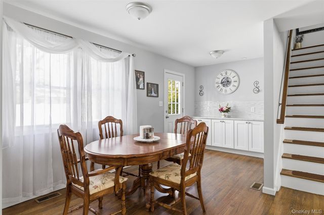 30 Linwood Place, Massapequa Park, NY 11762