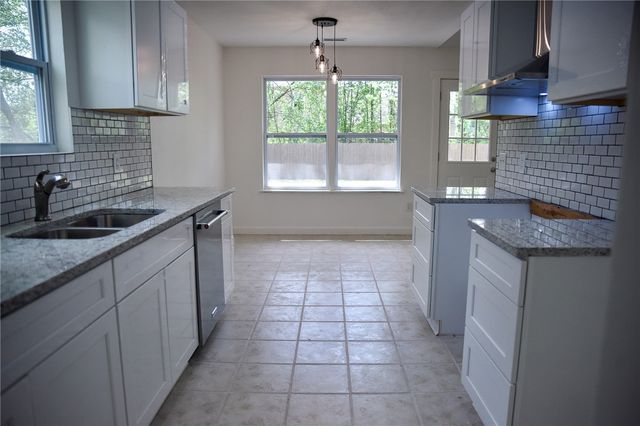 3604 W Beechwood Drive, Rogers, AR 72756
