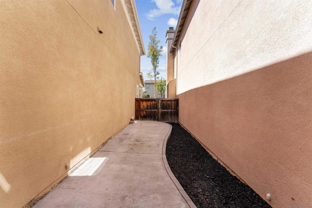 2241 Flowerpot Ln, Chula Vista, CA 91915