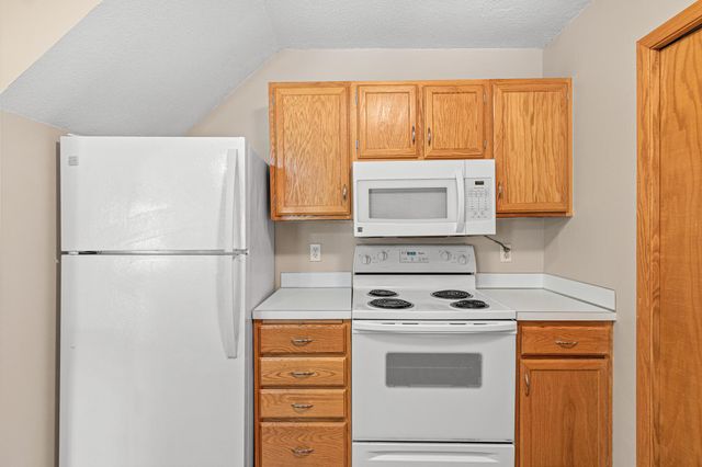 13171 Meadowood Curve NW 116, Coon Rapids, MN 55448