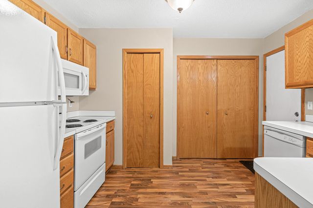 13171 Meadowood Curve NW 116, Coon Rapids, MN 55448