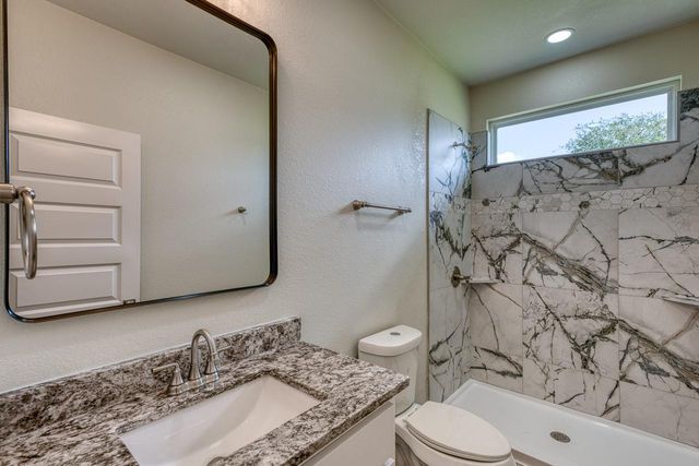 206 Oak Grove PKWY, Kingsland, TX 78639