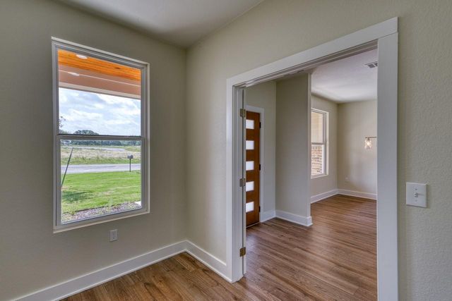 206 Oak Grove PKWY, Kingsland, TX 78639