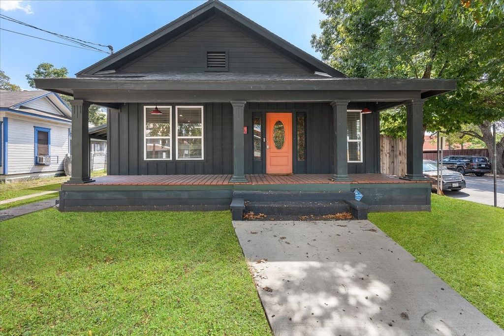 836 W 8th Street, Dallas, TX 75208