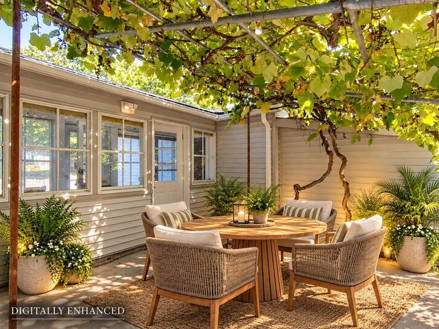 285 Huttleston Ave, Fairhaven, MA 02719