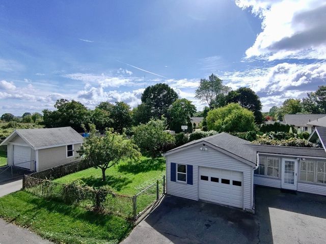 285 Huttleston Ave, Fairhaven, MA 02719