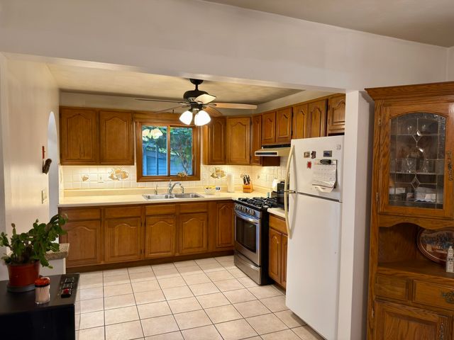 285 Huttleston Ave, Fairhaven, MA 02719