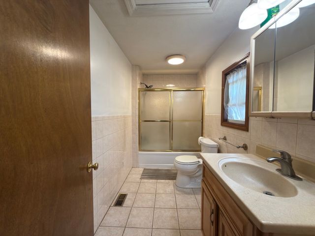 285 Huttleston Ave, Fairhaven, MA 02719
