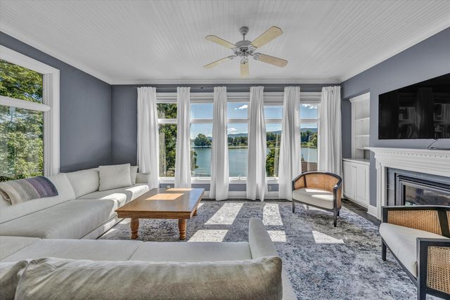 180 Island View DR, Penhook, VA 24137