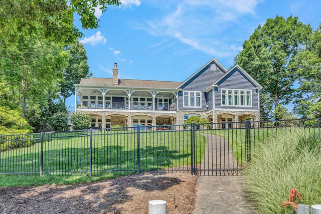 180 Island View DR, Penhook, VA 24137
