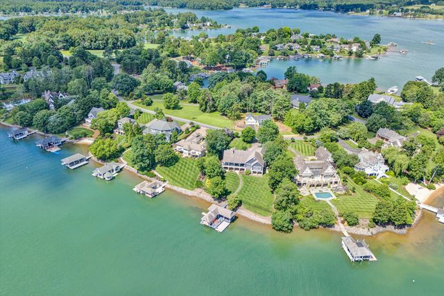 180 Island View DR, Penhook, VA 24137