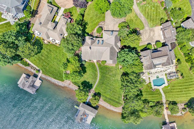 180 Island View DR, Penhook, VA 24137