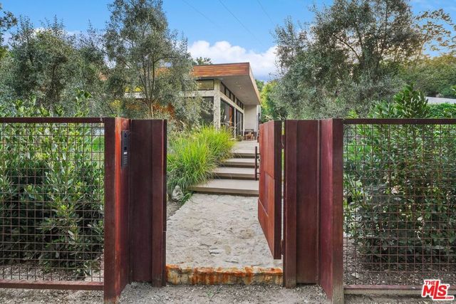 1418 Bonnell Drive, Topanga, CA 90290