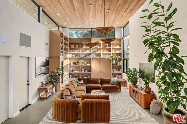 1418 Bonnell Drive, Topanga, CA 90290