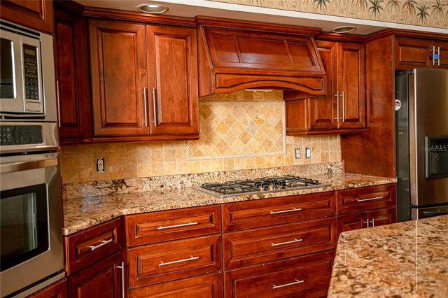 8390 MEADOW BROOK DRIVE E, Seminole, FL 33777