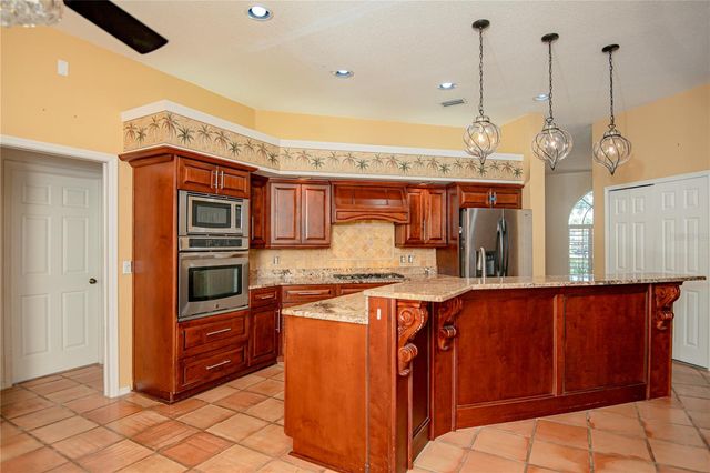 8390 MEADOW BROOK DRIVE E, Seminole, FL 33777