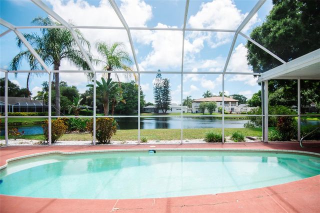 8390 MEADOW BROOK DRIVE E, Seminole, FL 33777