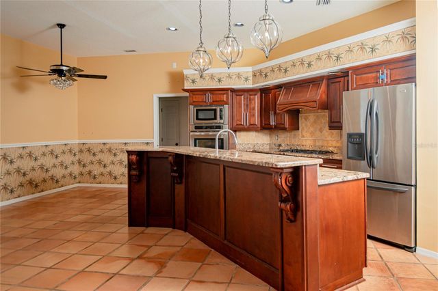 8390 MEADOW BROOK DRIVE E, Seminole, FL 33777