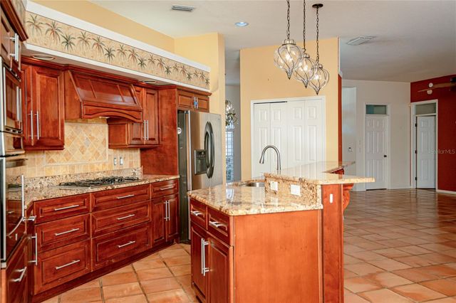8390 MEADOW BROOK DRIVE E, Seminole, FL 33777