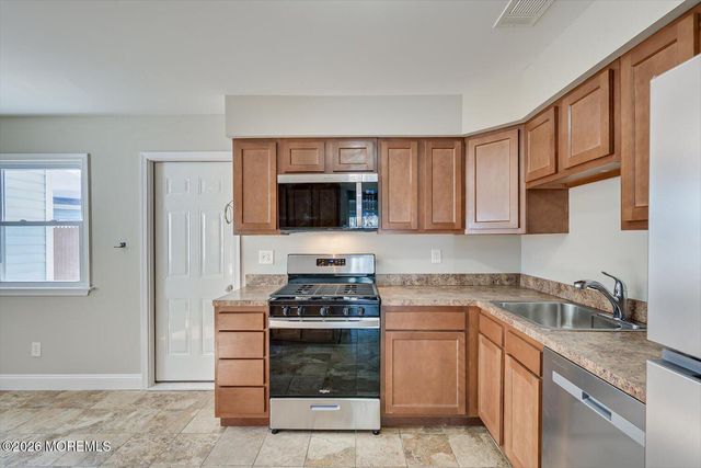 6 Twain Court, Freehold, NJ 07728