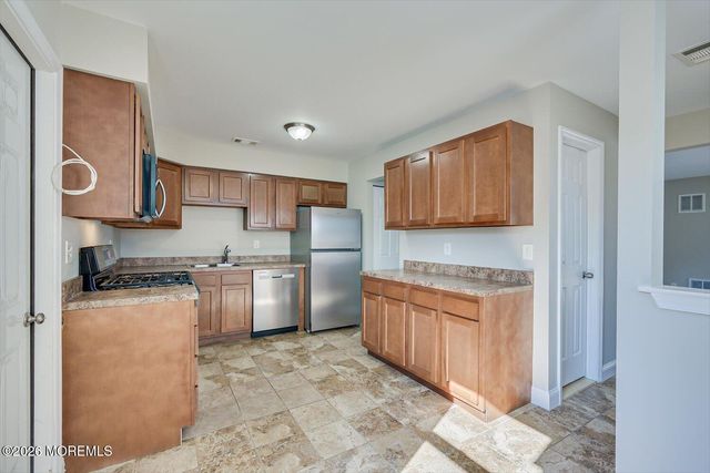 6 Twain Court, Freehold, NJ 07728