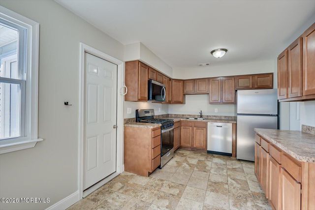 6 Twain Court, Freehold, NJ 07728