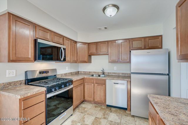 6 Twain Court, Freehold, NJ 07728