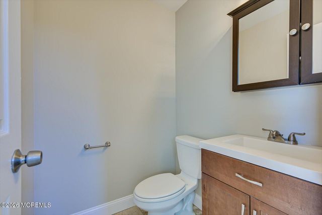 6 Twain Court, Freehold, NJ 07728