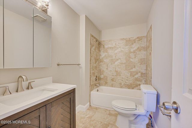 6 Twain Court, Freehold, NJ 07728