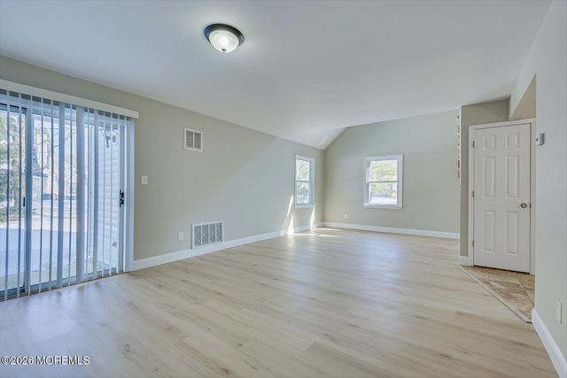 6 Twain Court, Freehold, NJ 07728