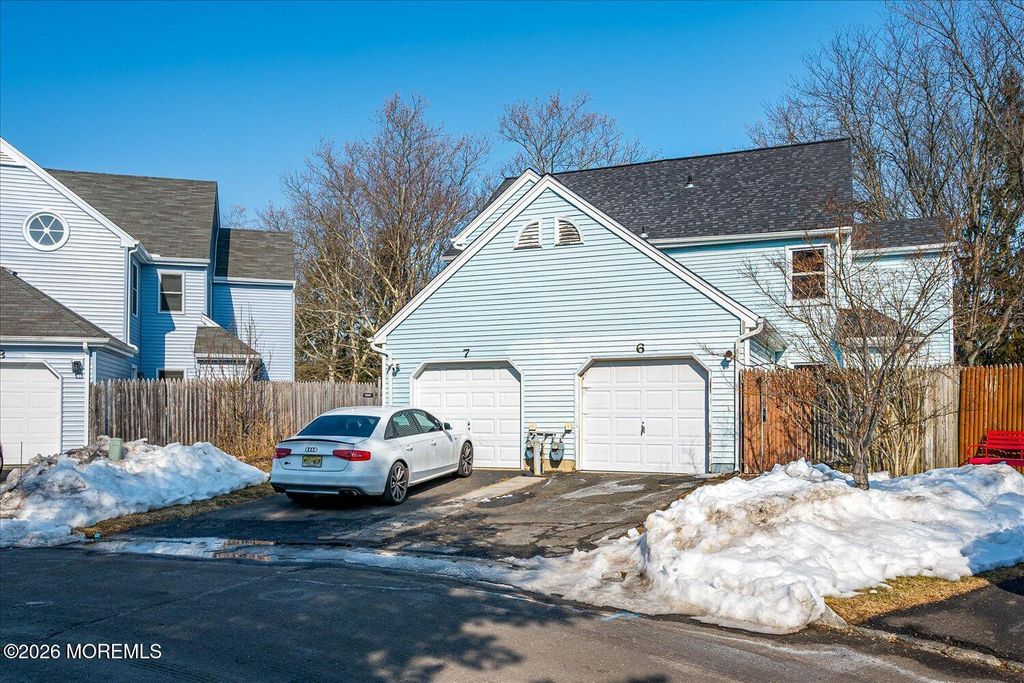 6 Twain Court, Freehold, NJ 07728