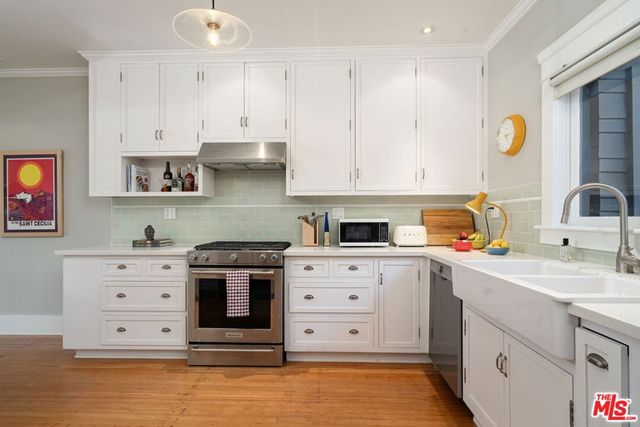 150 S Hobart Boulevard, Los Angeles, CA 90004