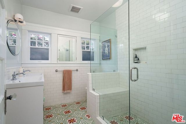 150 S Hobart Boulevard, Los Angeles, CA 90004