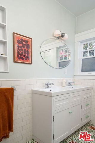 150 S Hobart Boulevard, Los Angeles, CA 90004