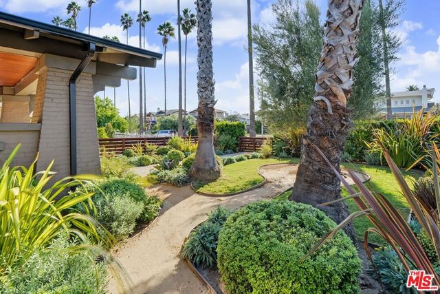150 S Hobart Boulevard, Los Angeles, CA 90004