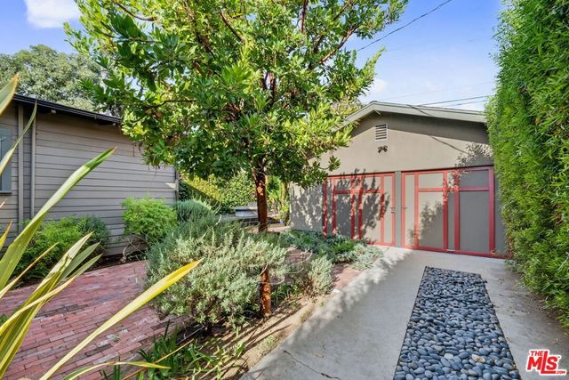 150 S Hobart Boulevard, Los Angeles, CA 90004