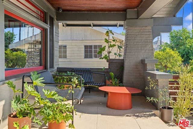 150 S Hobart Boulevard, Los Angeles, CA 90004