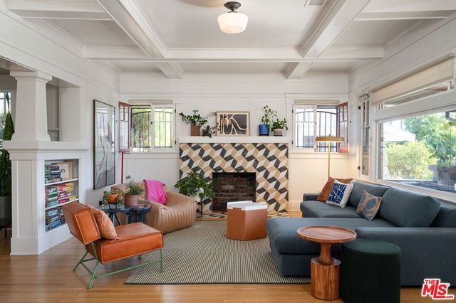 150 S Hobart Boulevard, Los Angeles, CA 90004