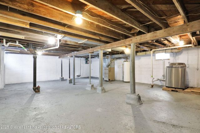 2418 Forest Avenue, Lansing, MI 48910