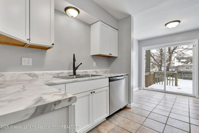 2418 Forest Avenue, Lansing, MI 48910