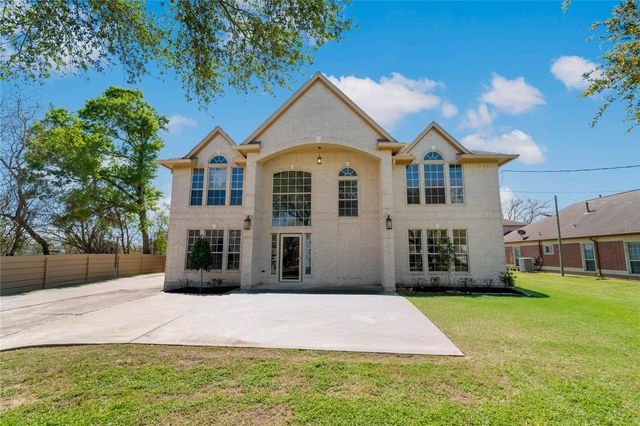 5631 Brookfield Drive, Houston, TX 77085